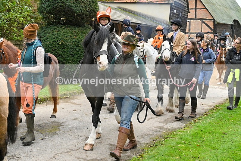 WJ7_6363 - Berks & Bucks - Children's Meet - The Old Farmhouse – Steventon.