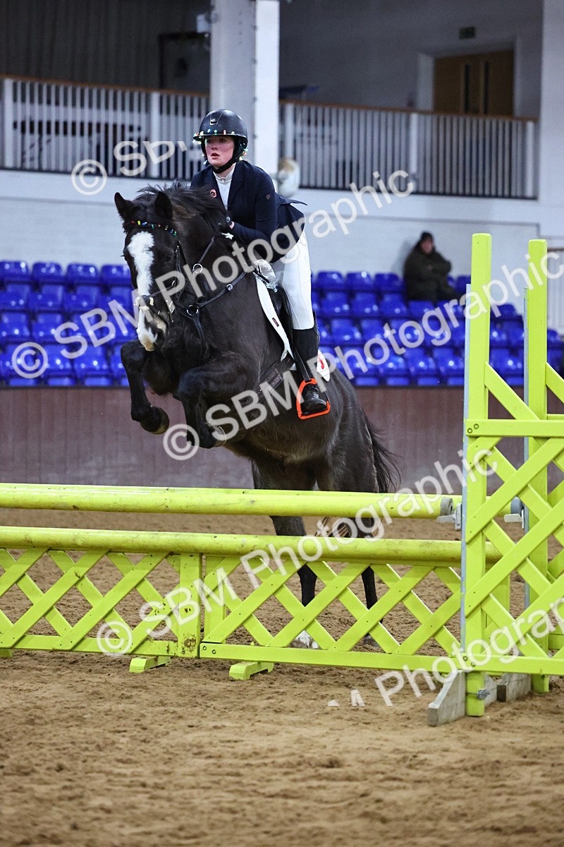 SBM_002832 - Class 6 - Holly & Ivy Stakes - 90cm