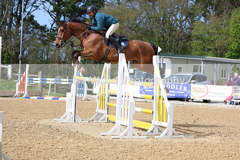 3E7A2421 - Class 9: Senior 1.30m open