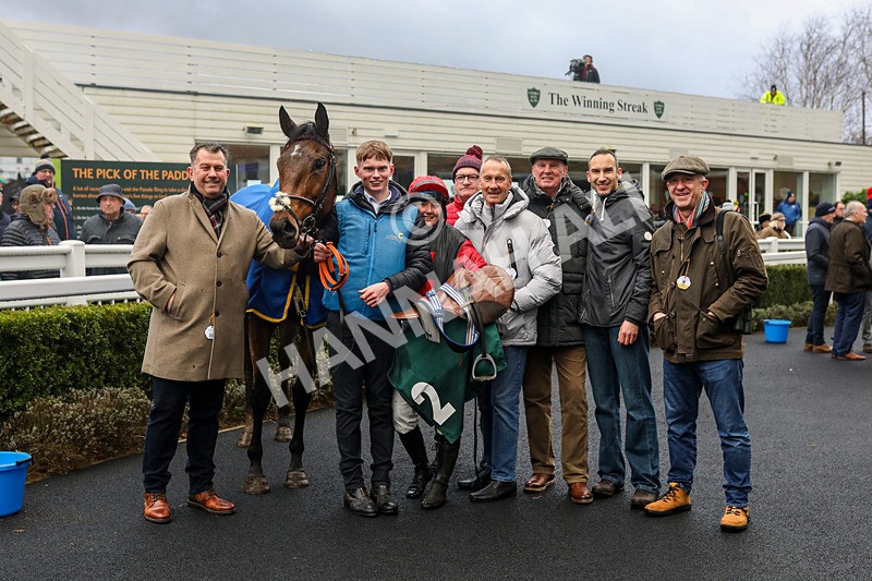 281223-Race 1-Trac-3084 - Race 1