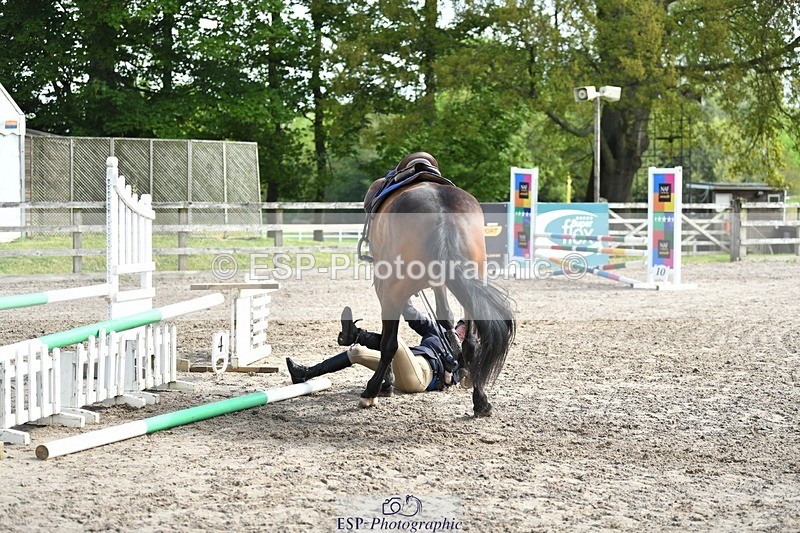 230512-100348-00458 - Cls 10 Snr 85cm Schooling