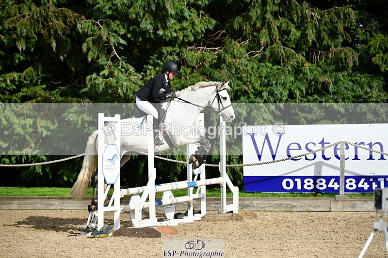 251004A-151623-01765 - Classes 8 & 9 70cm