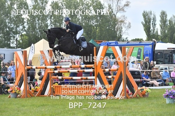 BPP_7247 - CLASS 3 Andrew Hamilton Coach, RHS Foxhunter Championship Qualifier