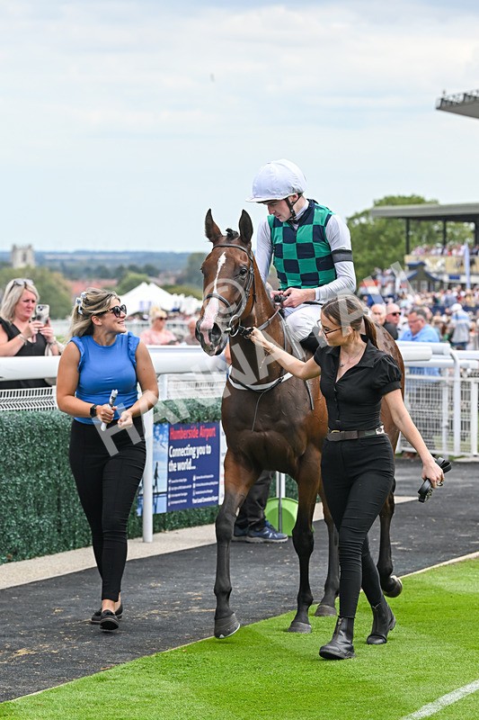 140825-Race 1-Catching The Moon-0346 - Race 1