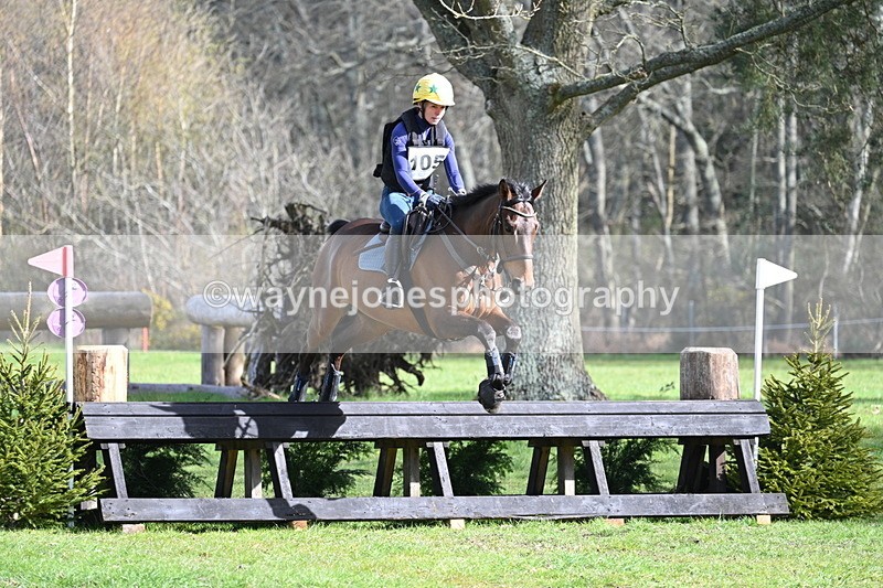 WJ7_0094 - Time 10:13 to 10:38 Times at the Fence