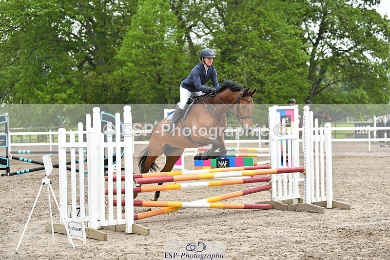 230512-094150-00370 - Cls 10 Snr 85cm Schooling