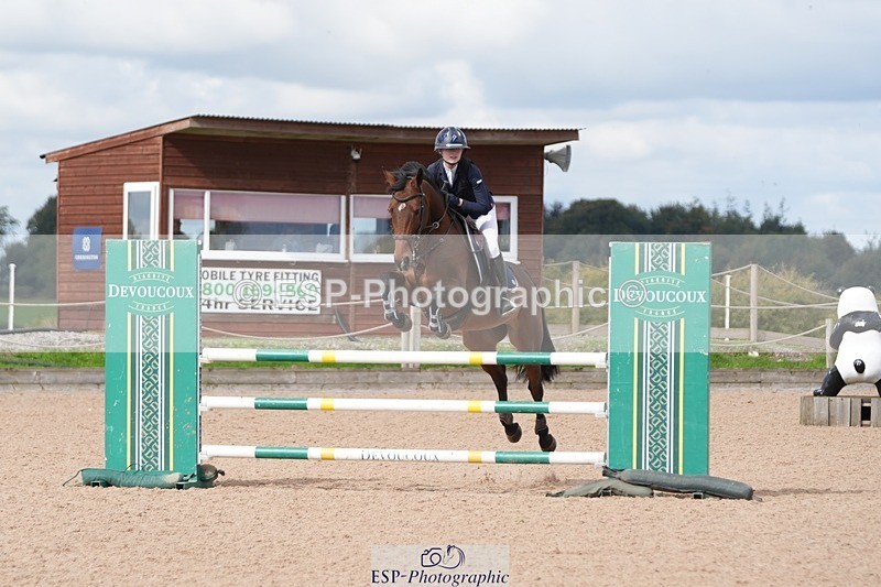 250921-121822-02884 - Cls 9 Pony Foxhunter and 1.10m