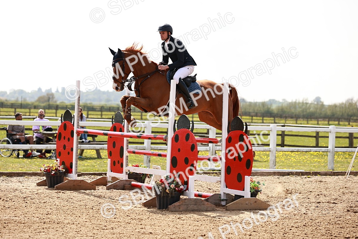  - Class 26 - Senior Foxhunter - 1.20m