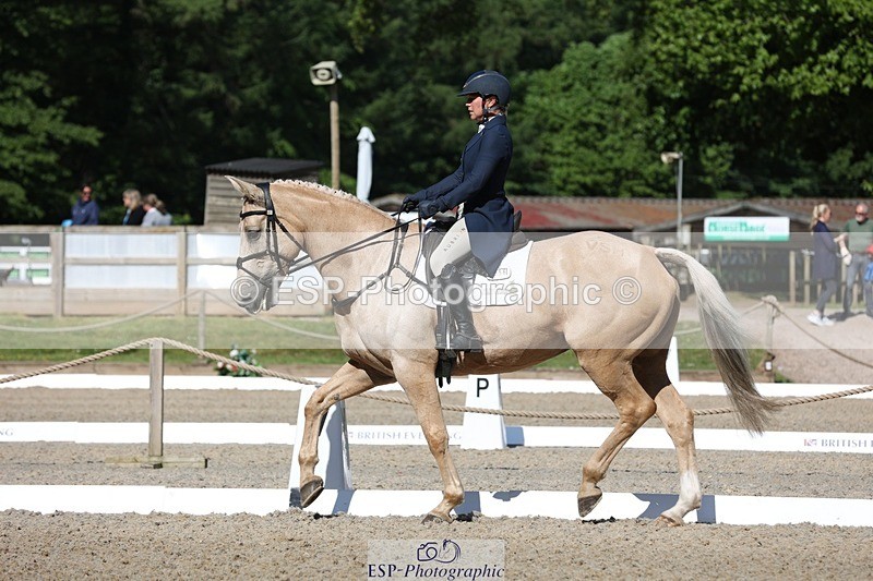 230526-093412-05101 - 356-THE_DUMB_BLONDE-Kat_Raybould-WEDTrotUp+DR