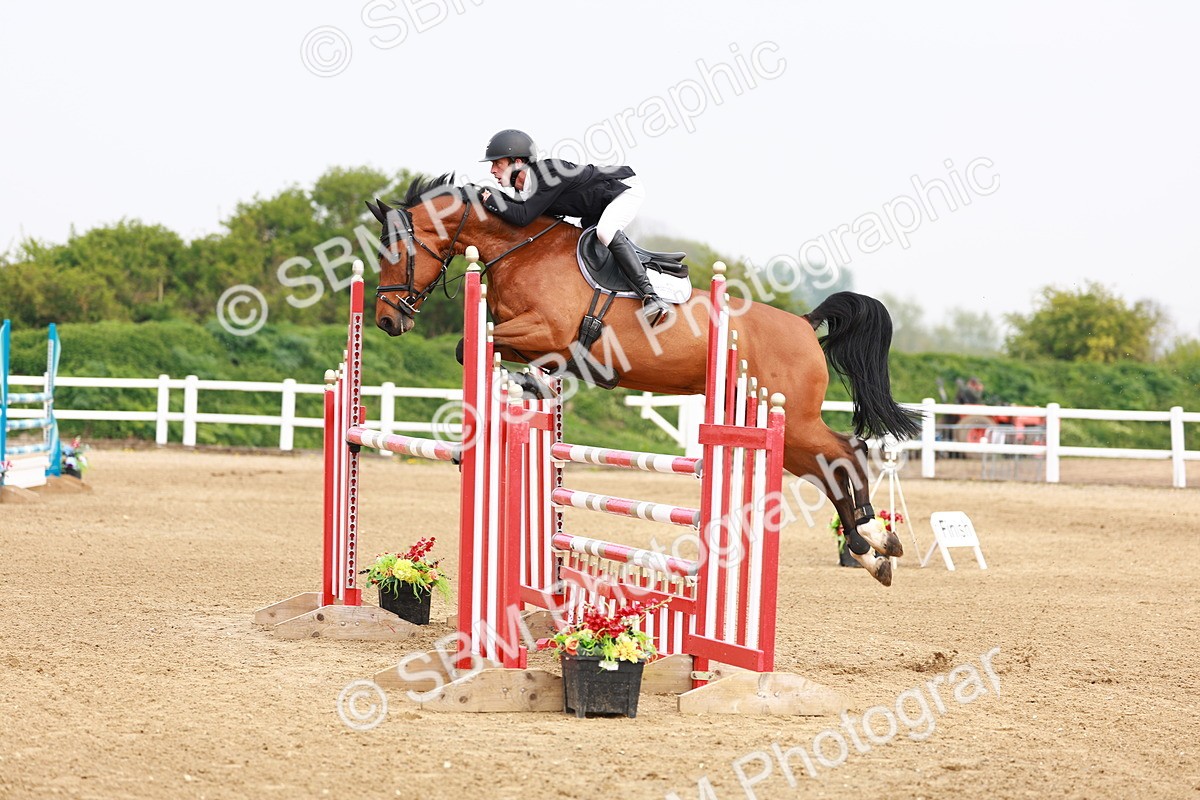  - Class 19 - Senior Foxhunter - 1.20m