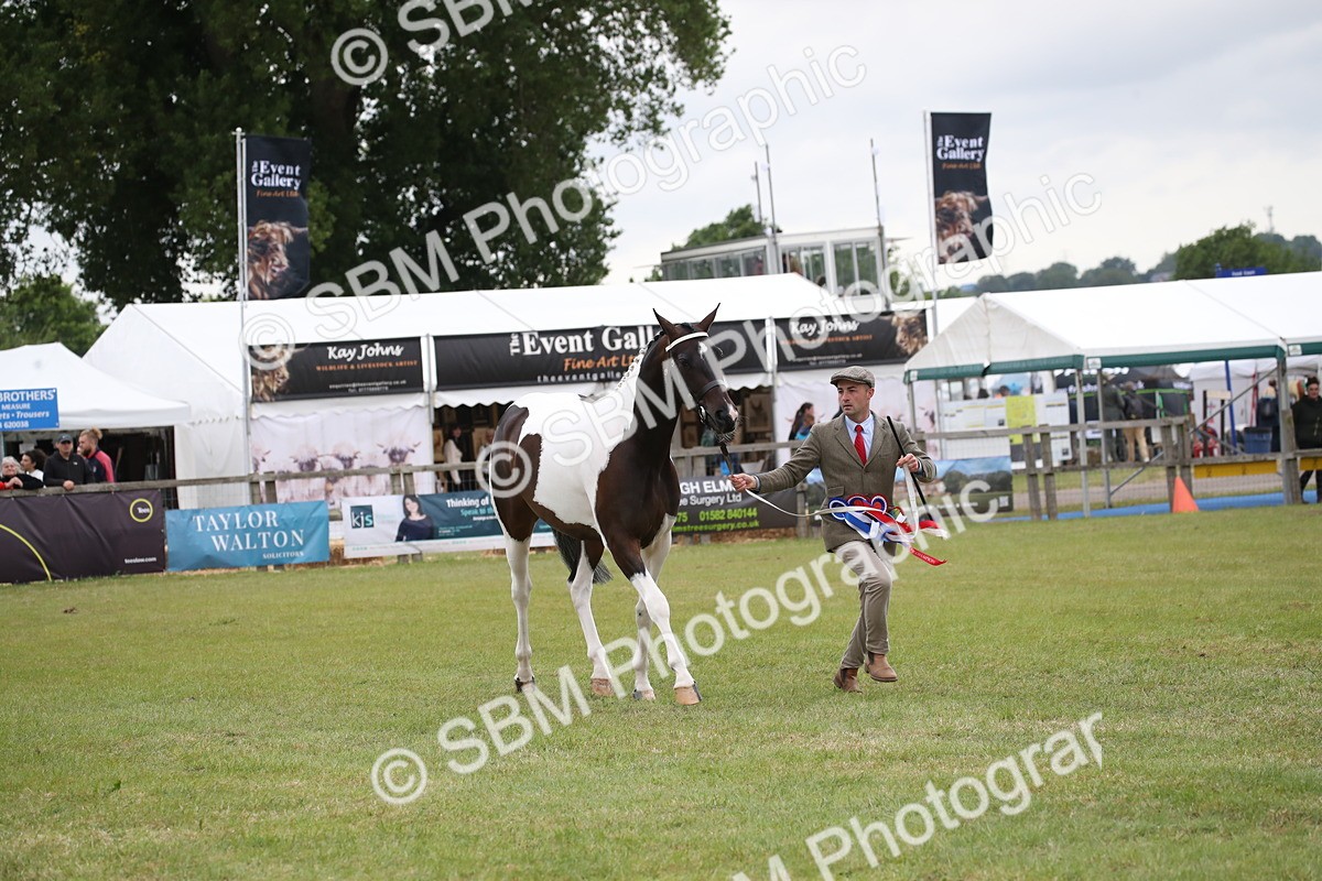 SBM_09914 - Ch 50 - Price Family Supreme In Hand