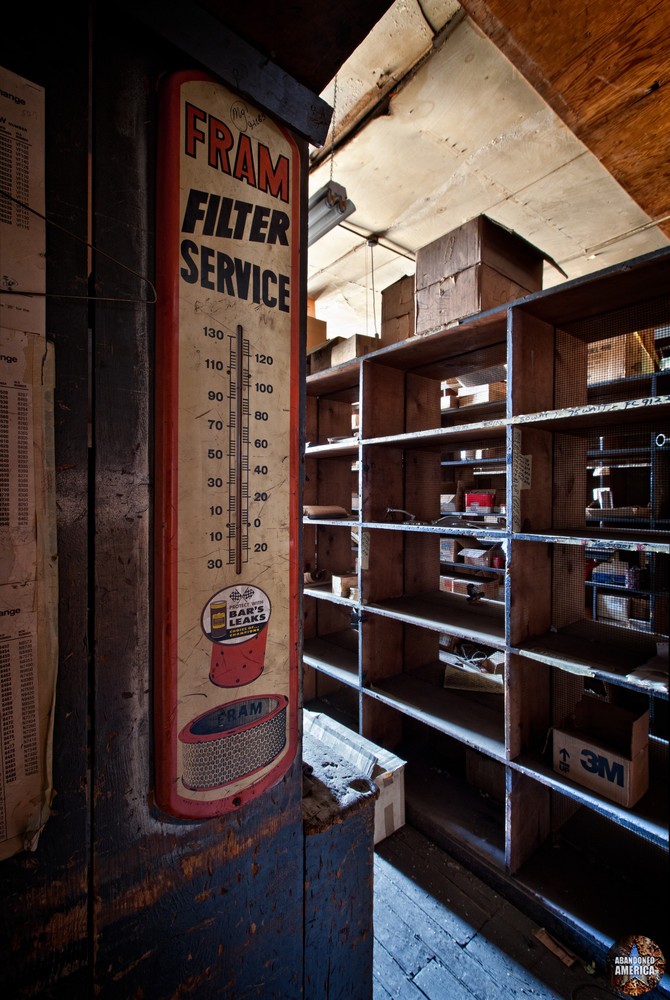 RJ Loock & Co. (Baltimore, MD) | Fram Filter Service Thermometer Sign - R. J. Loock Auto Parts