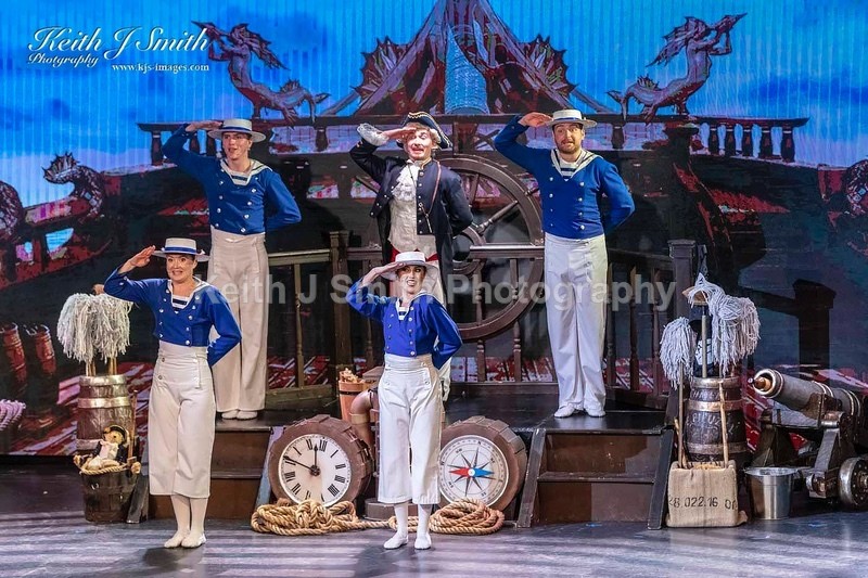 7KJS0916 - Ambition show team