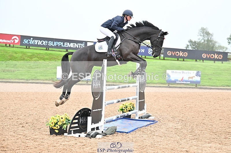 251003-111813-00400 - Cls 2 Newcomers and 1.10m