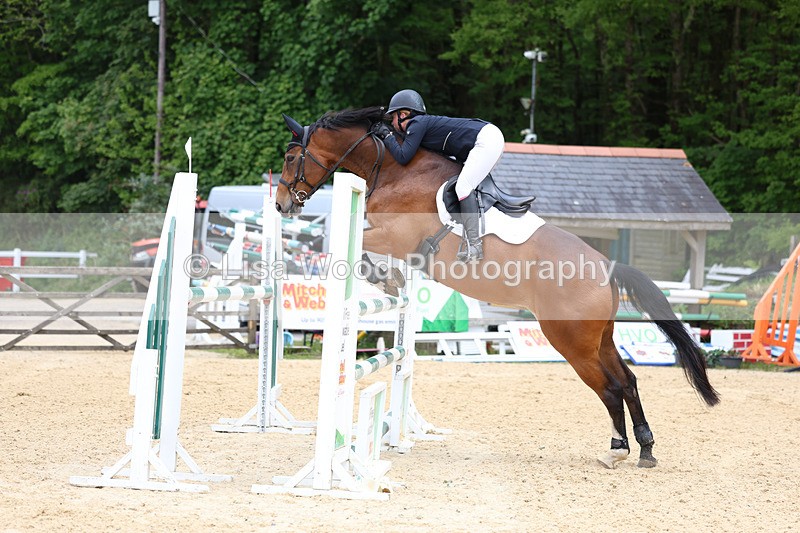 3E7A9435 - Class 8: Senior Newcomers/1.10m open