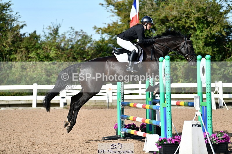 240913A-101104-03117 - Cls 20 Snr British Novice and 90cm Open