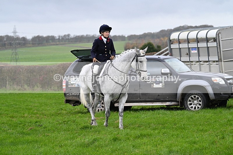 WJ7_8881 - Meet Staff & Hounds