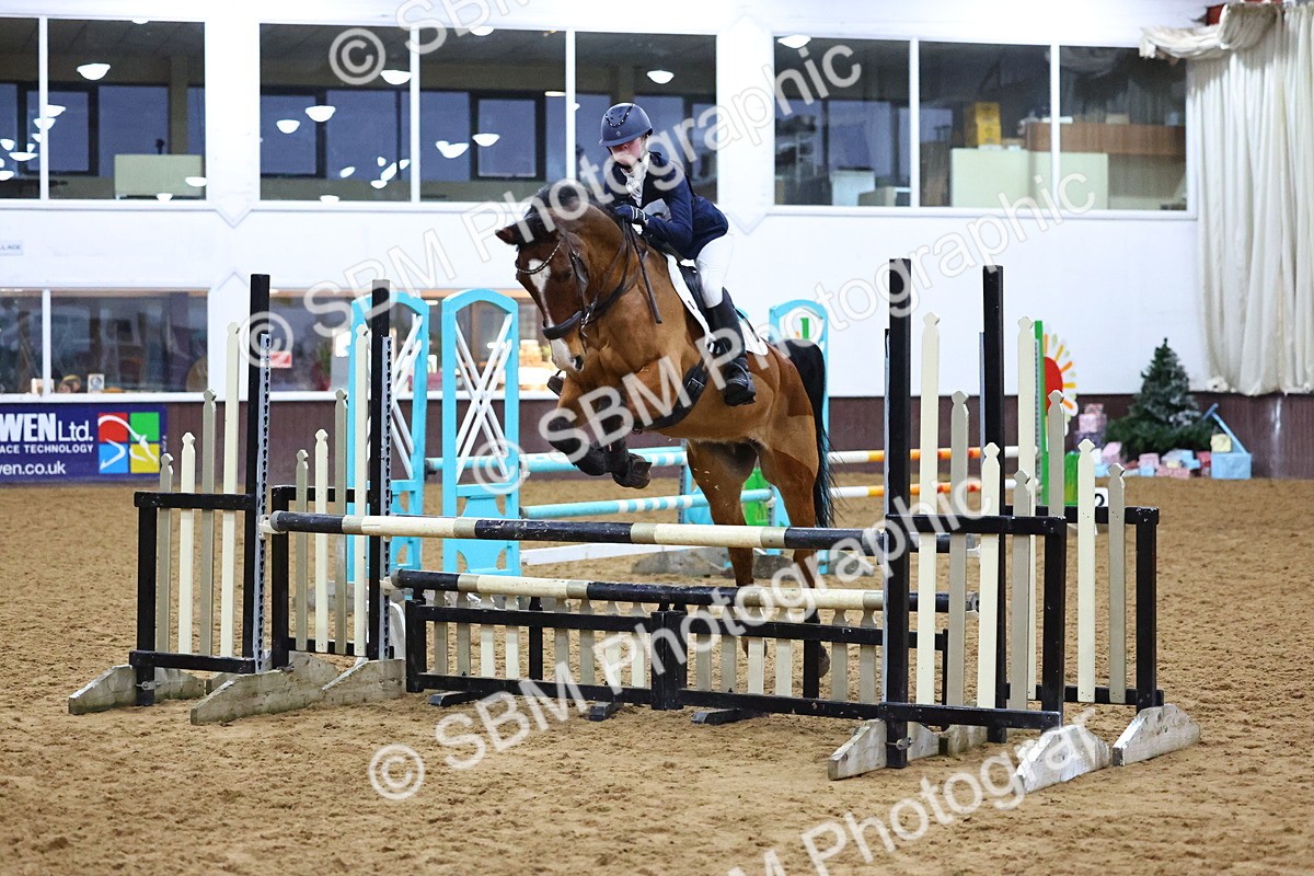 SBM_002770 - Class 6 - Holly & Ivy Stakes - 90cm