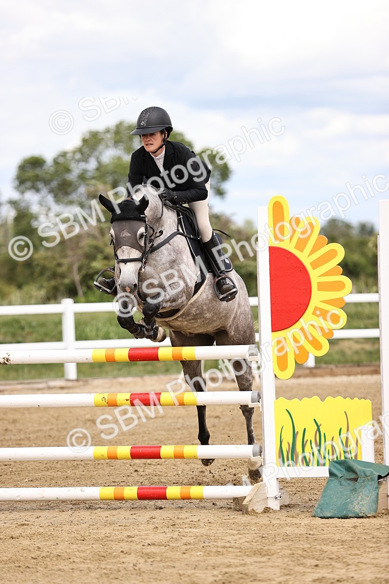 SBM_003105 - Class 11 - Senior Newcomers - 1.10m