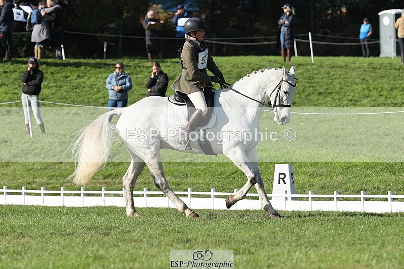 251024A-143913-14254 - G-572-Laura.Pitman With Trot Up