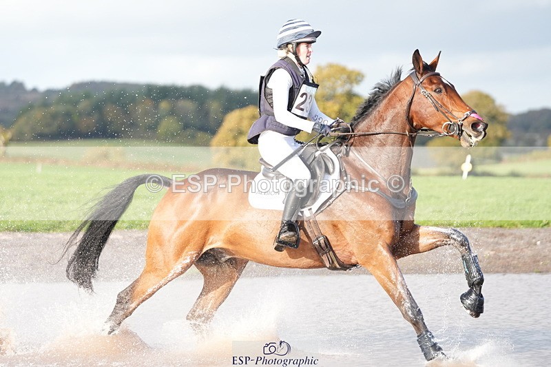 251024A-152948-14456 - C-240-Issy.Hollidge