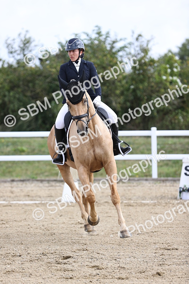 SBM_015403 - Class 14 - Novice 23 - 9.05-10.08