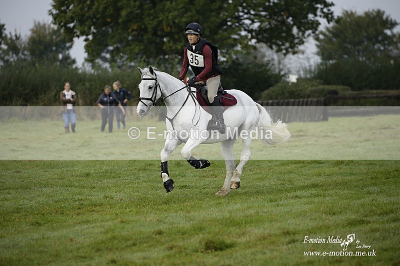 WWHT 171021 0237 - Novice Restricted (0.80m)  17/10/21