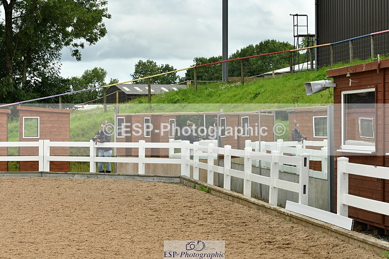 230804A-101330-01550 - Stable Shots