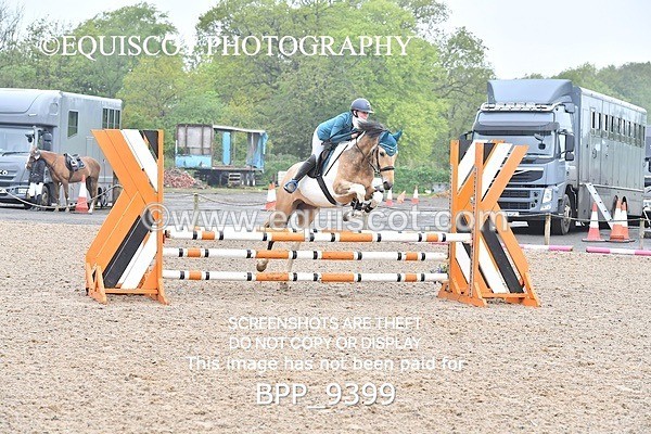 BPP_9399 - CLASS 32 MON Club/ Unaffiliated 70cms Open