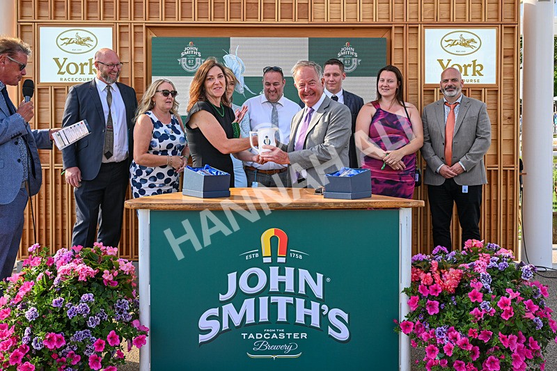 110726-Race 7-Magic Boy-2977 - Race 7 17.30pm John Smith's Sprint Handicap