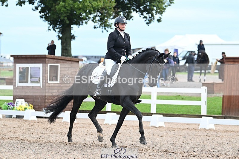 250907-111844-07181 - 003-Helen.JamesDecadent