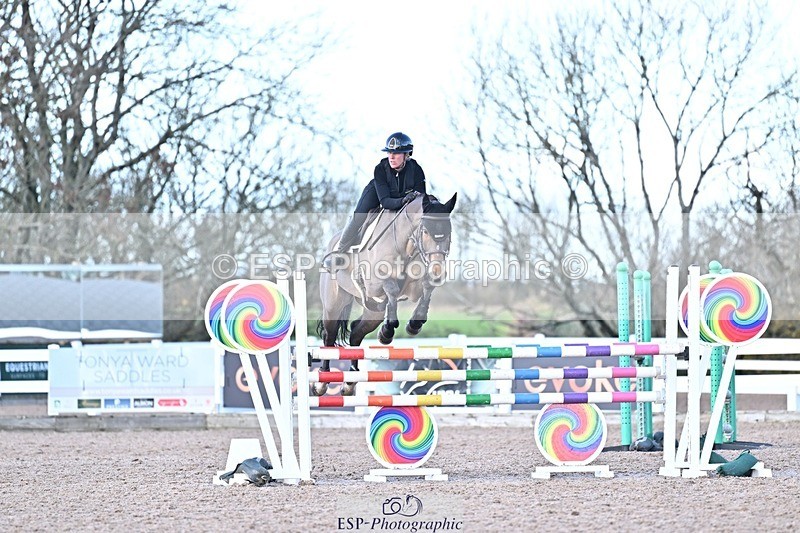 251203-130910-00633 - Cls 4 Newcomers and 1.10m Open