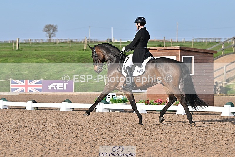 250404-181042-08554 - 159-Darren.Hicks-Tramontana.Tiger.Feet