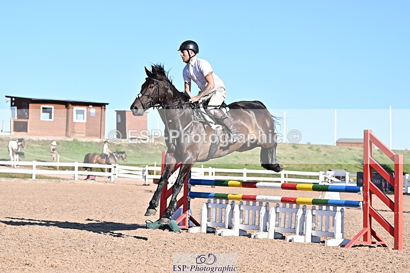 250708A-183429-00575 - 90cm Classes