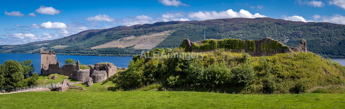 Castle on the Loch - Castles, Palaces, Forts and Towers