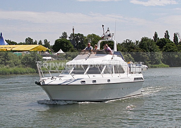 100613 VARVARA IMG_2161 - Motorboats - Open