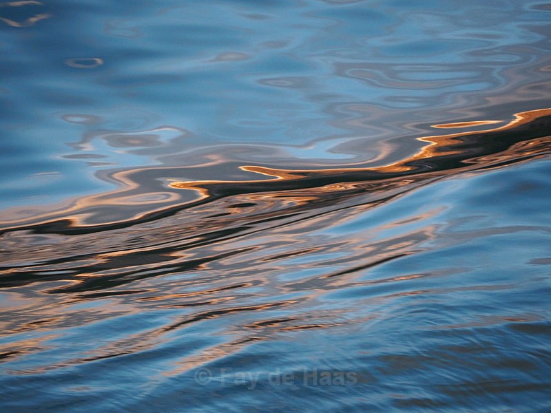 P63005120997 - Midnight Sun on the Water