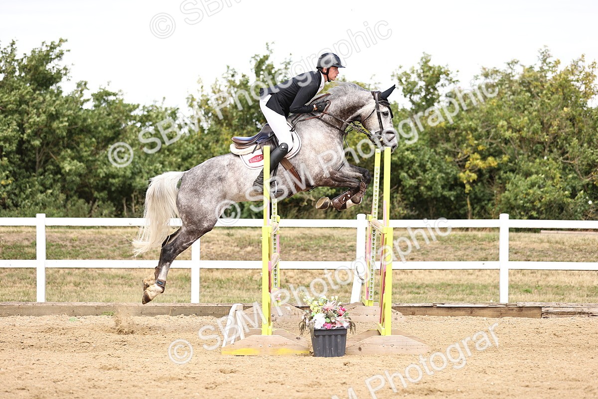 SBM_010584 - Class 9 - Senior Foxhunter - 1.20m Open
