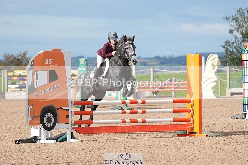 250921-100147-02087 - Cls 4 Pony British Novice and 80cm