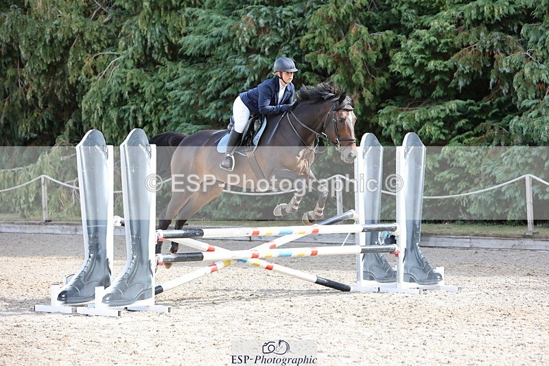 250829A-110830-01291 - Cls 7 British Novice and 90cm