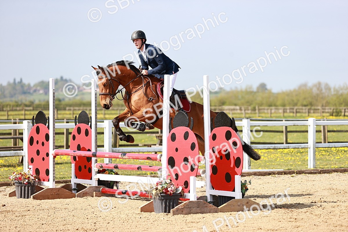  - Class 21 - Senior British Novice - 90cm