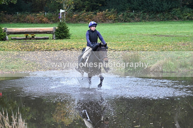 WJ7_3010 - Time 10:47 to 11:11 at the water