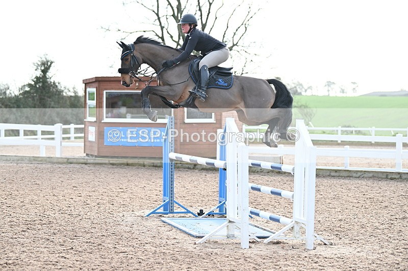 231208A-122844-00706 - Cls 5 Newcomers & 1.10m Open