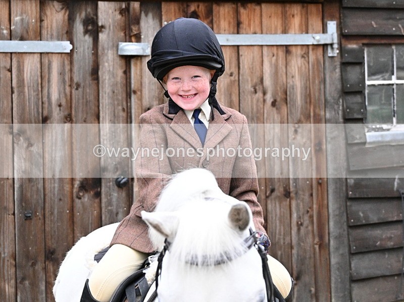 WJ7_6036 - Berks & Bucks - Children's Meet - The Old Farmhouse – Steventon.