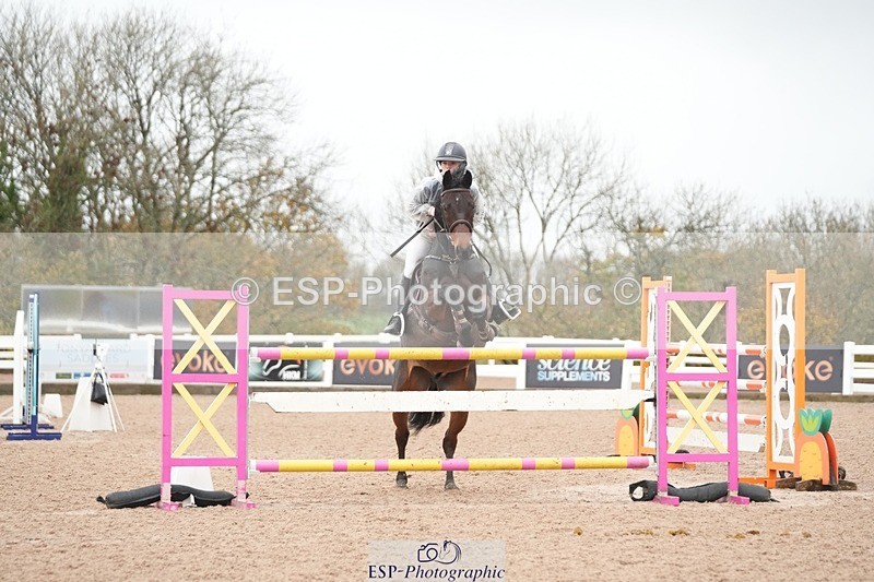 251107-133621-01186 - Cls 6 Foxhunter and 1.20m Open