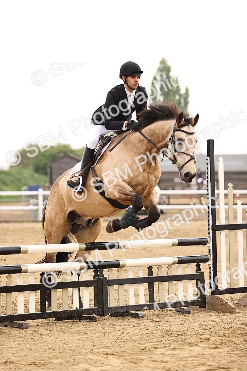  - Class 15 - Senior British novice - 90cm