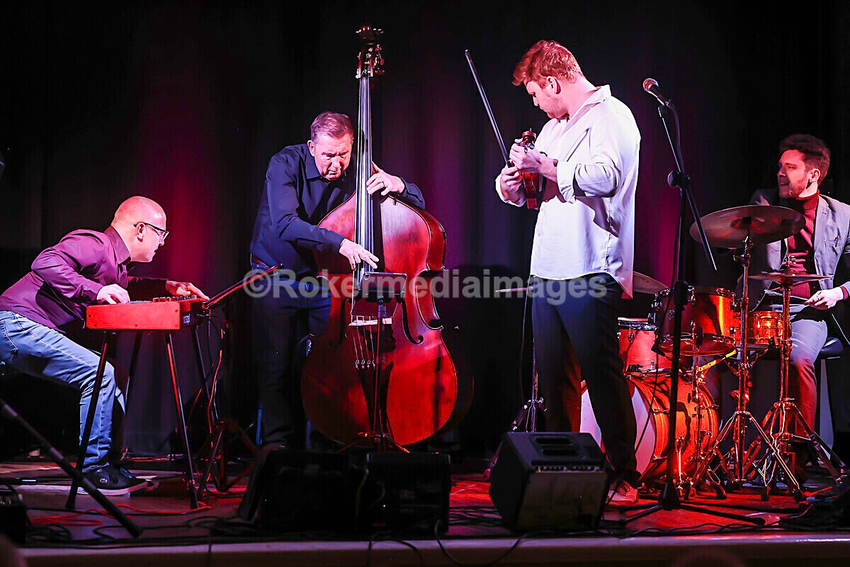 AMP  Ben-24 - AMP TRIO + Ben Holder