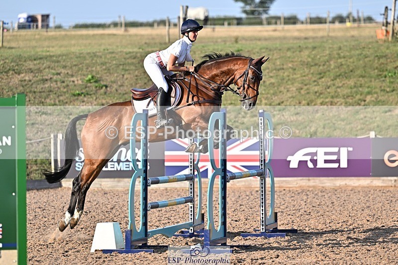 250812-190318-00525 - 1m and 1.10m