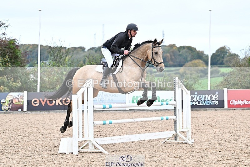 251015-135637-00673 - Cls 4 Newcomers and 1.10m Open