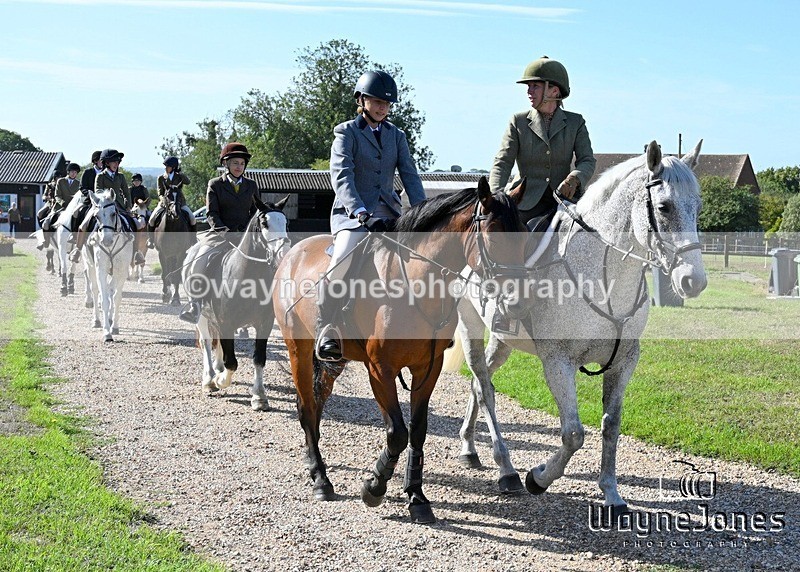WJ7_0294 - Berks & Bucks - Hound Exercise – Kennels 06-09-26